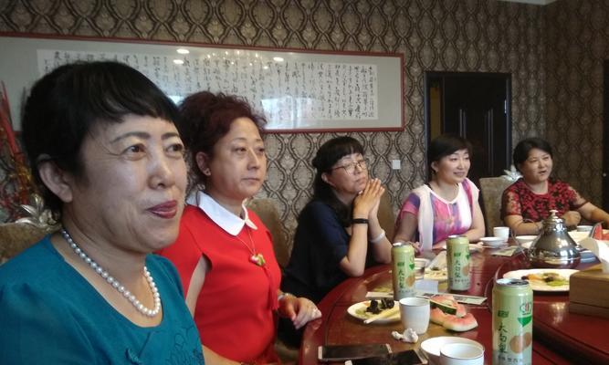 青春岁月的光芒（关于青春岁月中的成长与坚持）