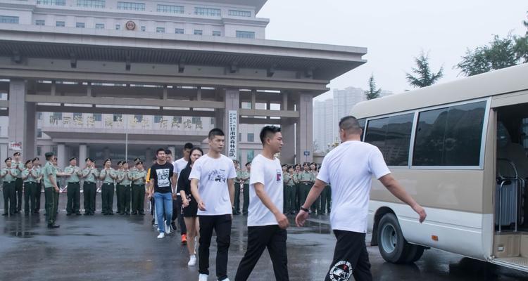 离别时分（相聚不易，分别难舍）