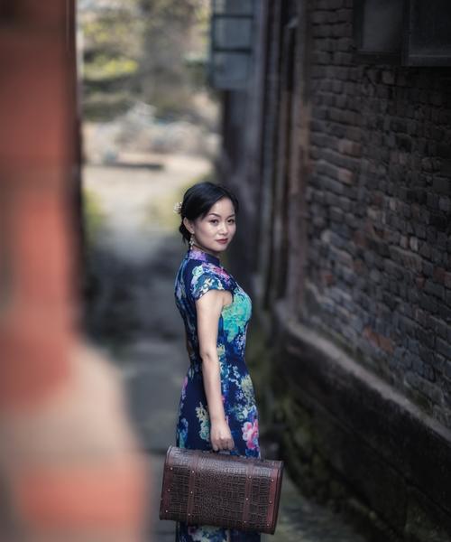 在心灵深处（那个深埋在记忆里的身影）