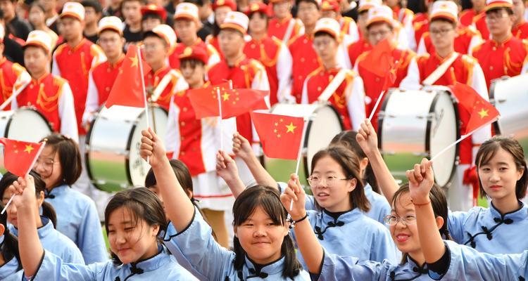 以拼搏，让青春灿烂（在梦想与现实之间拼搏，用青春点亮未来）