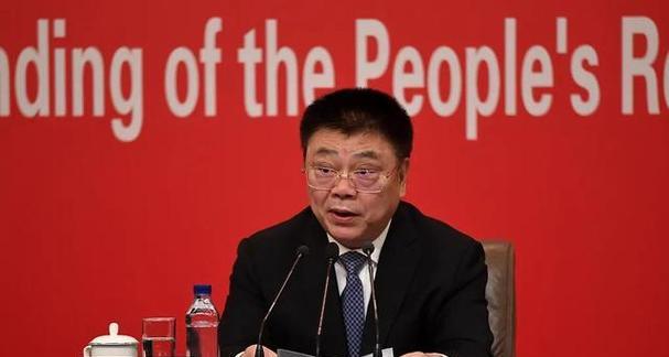 拼搏的象征（一个年轻人的奋斗之路）