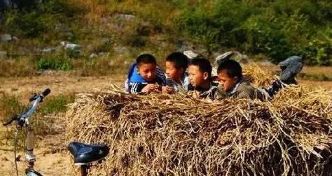 逝去的童年（在岁月的河流里重温那段记忆）