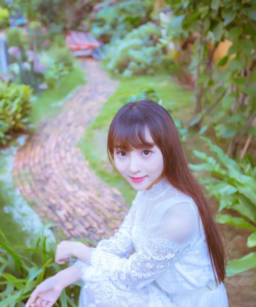美丽女孩的故事（从丑小鸭到灿烂天鹅）