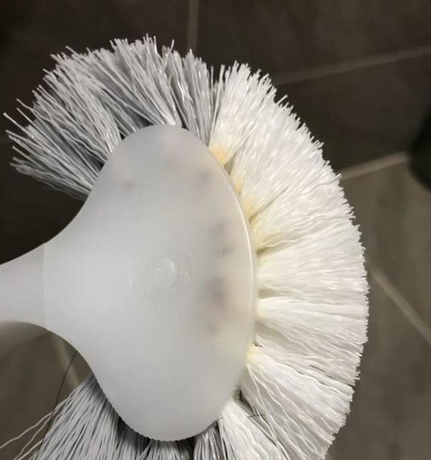 他用善举点燃了爱的火焰（慈善大亨老王的故事）