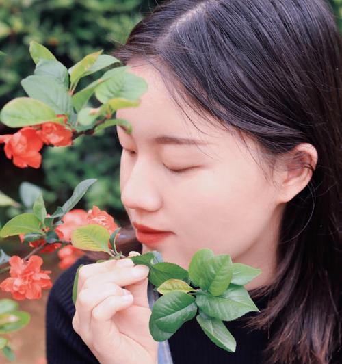 期待的花季（她在寻找自己的“花”）