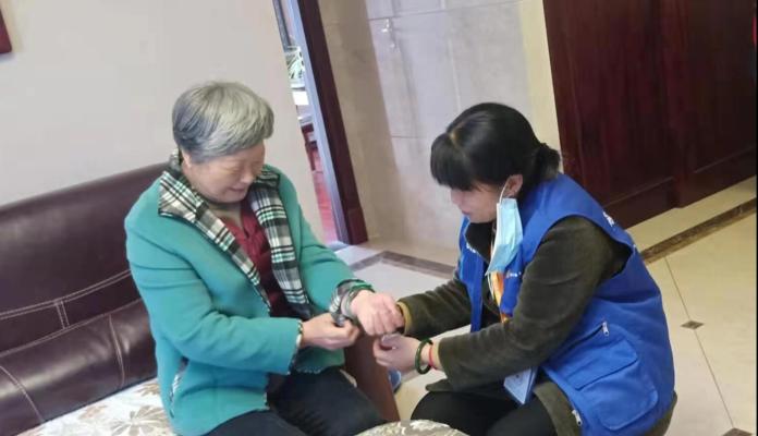 坚定的肩膀（关爱与陪伴的力量）