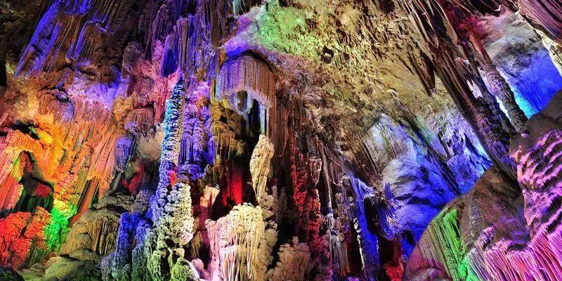 穿越地下世界的奇幻之旅（探寻辋川溶洞神秘的面纱）