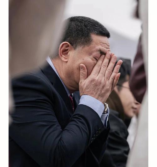 拥抱温暖的父爱（以父子情为桥梁）