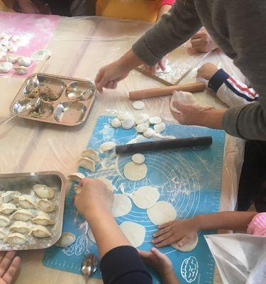 饺子里的秘密——一个家庭的传统（用爱包饺子，传承家族文化）