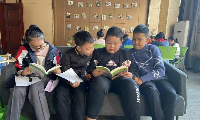 知识甘霖下的校园生活（探寻知识的世界）