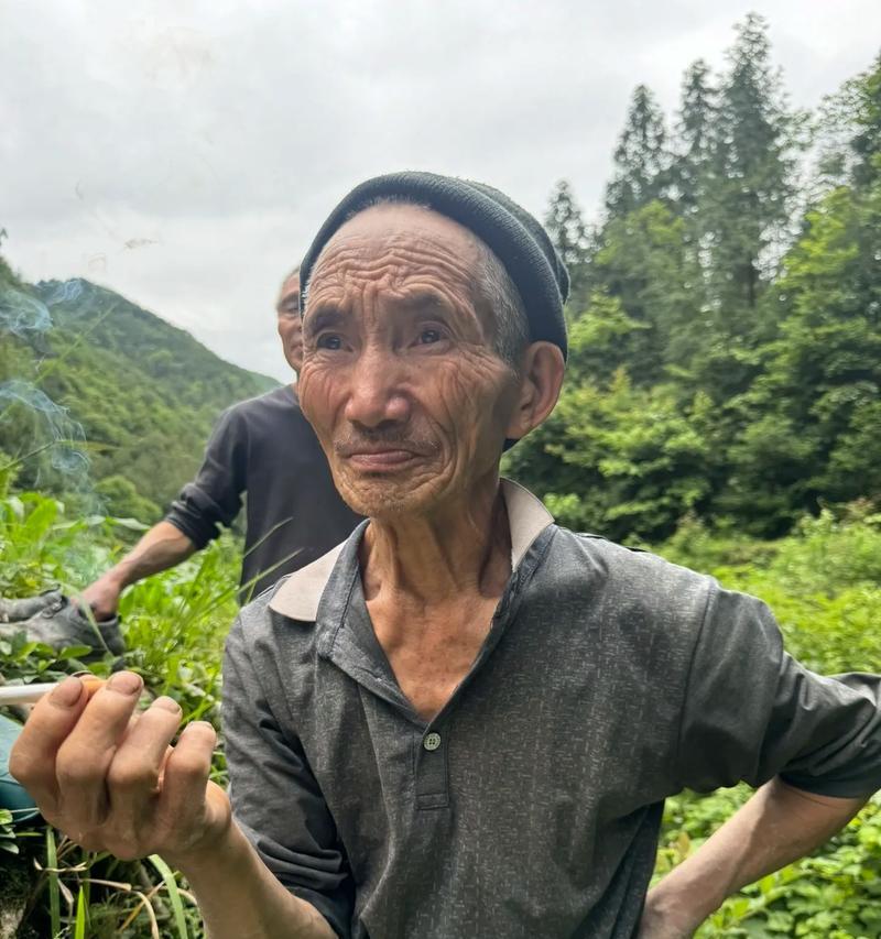 笑容背后的故事（用微笑化解尴尬、传递爱与温暖）