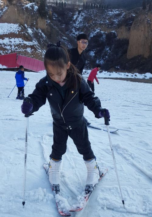 挑战自我，成就滑雪梦（一场惊险的滑雪之旅）