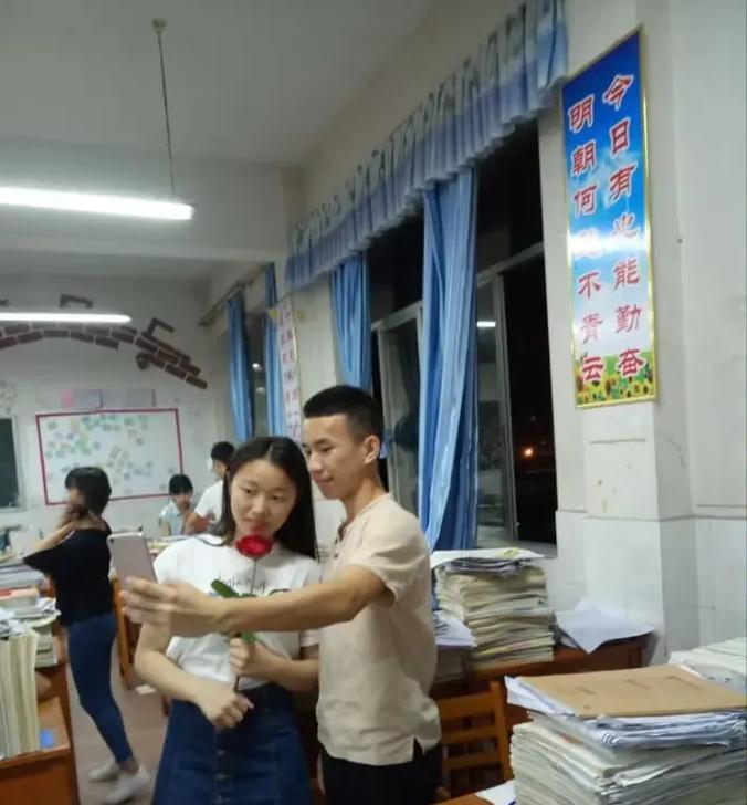青春一路，共赴岁月长河（他们，让青春不再孤单）